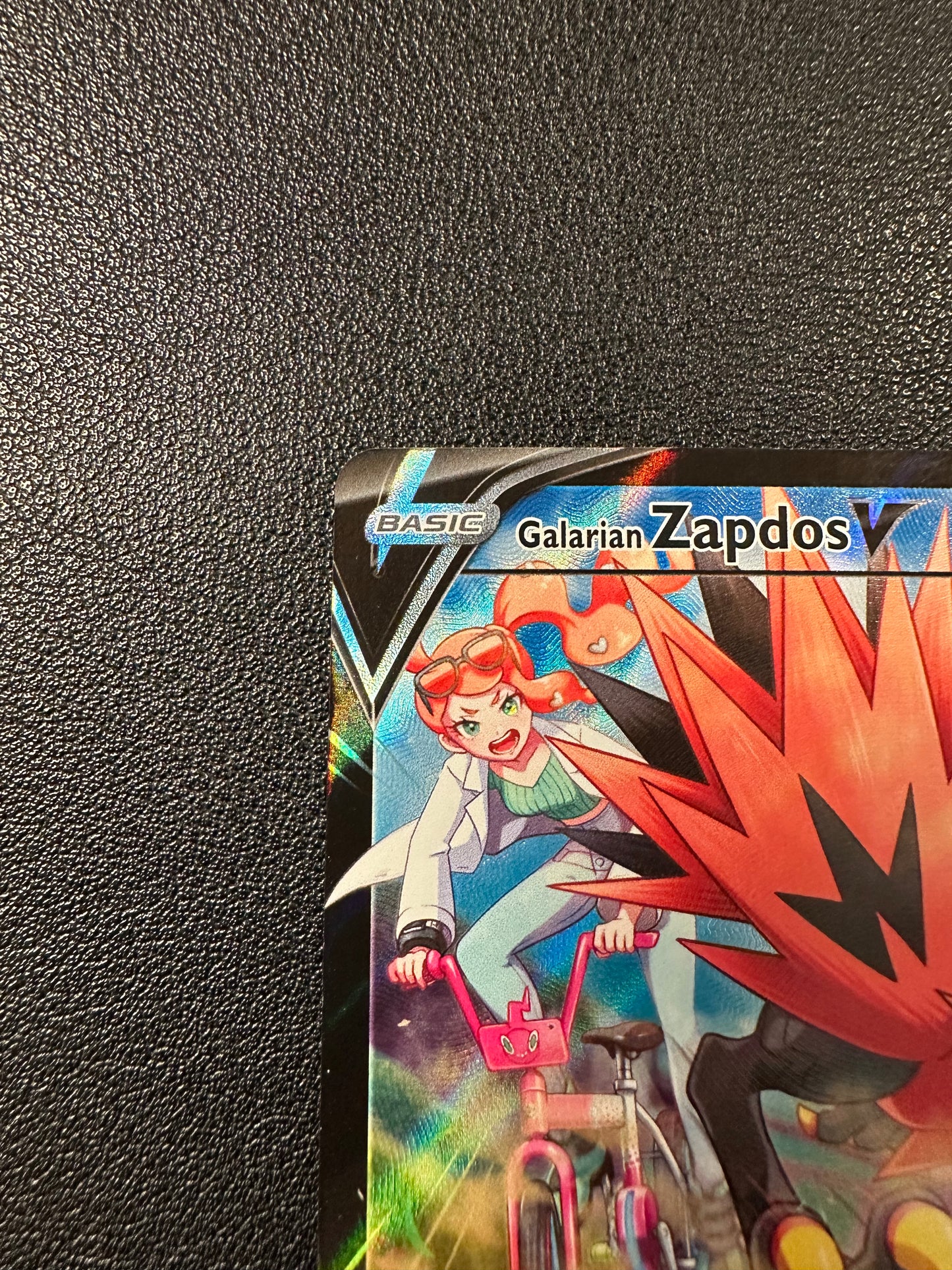Galarian Zapdos V - TG19/TG30
